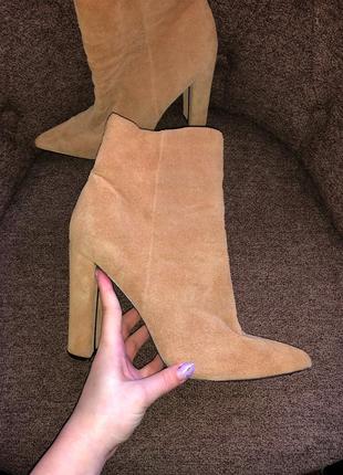 Натуральні замшеві ботильйони черевики чоботи каблук гострий носок замша