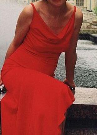 Коктейльное нарядное красное платье1 фото