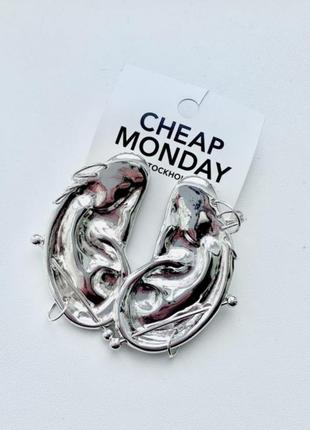 Супер незвичайні стильні кліпси cheap monday