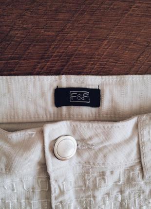 Белые джинсовые короткие шорты с вышивкой и бахромой размер 38 м f&f5 фото