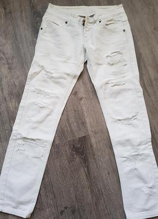 Білі рвані джинси+ кофтинка в подарунок