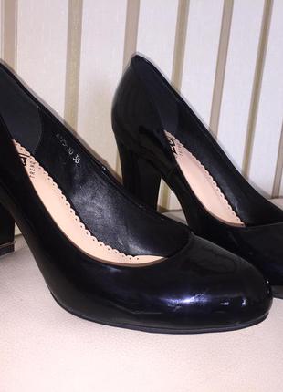 Класні нові туфлі