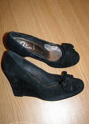 Рр 36 - 23,8 см стильные туфли на танкетке bata замша
