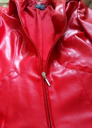 Куртка красная "под кожу" стильная легкая5 фото