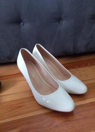 Туфлі білі р. 40 весільні