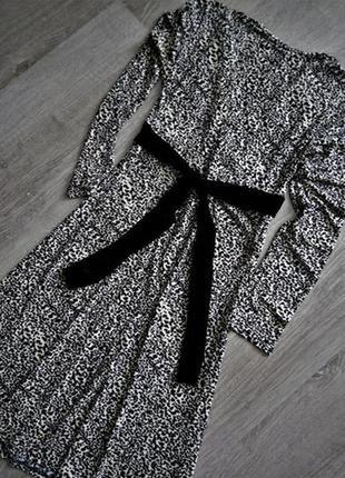 Платье  с запахом  на груди в леопардовый принт,2 фото