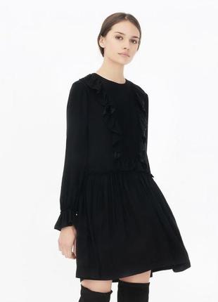 Чорне плаття з рюшами на рукавах4 фото
