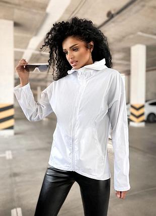 Стильна жіноча куртка