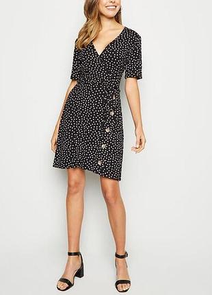 Комфортное трикотажное платье с классическим принтом polka dot