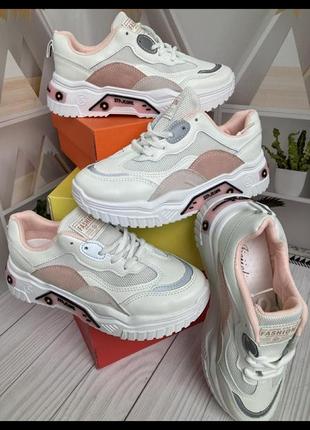 Стильні кросівки