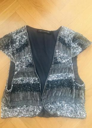 Дуже ефектна ошатна жилетка в каменях zara