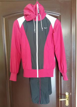 Красивый яркий костюм nike оригинал!!!