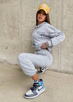 Женский спортивный костюм кофта с капюшоном и штаны на высокой посадке худи с надписью сер...