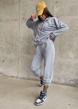 Женский спортивный костюм кофта с капюшоном и штаны на высокой посадке худи с надписью сер...