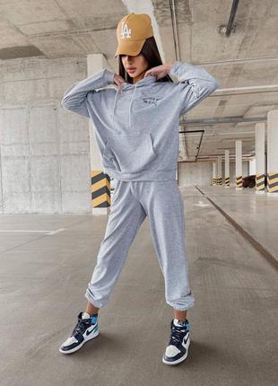 Женский спортивный костюм кофта с капюшоном и штаны на высокой посадке худи с надписью сер...