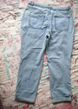 Модные джинсы мом батал с крутыми разрезами и подворотами2 фото