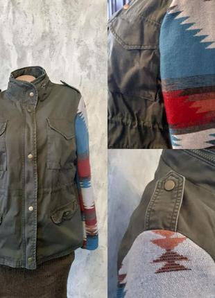 Куртка/вітровка з комбінованої тканини.