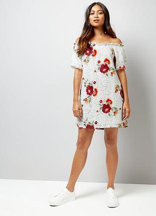 Очень нарядное плстье new look