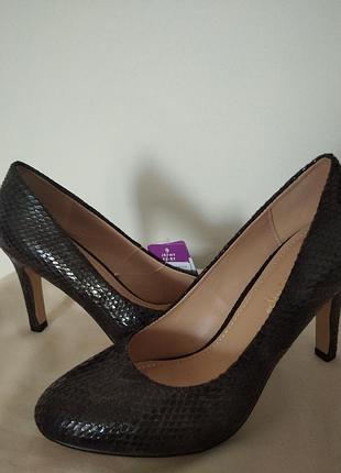 Елегантні туфлі