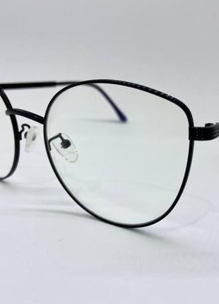Жіночі комп'ютерні окуляри в тонкій металевій оправі