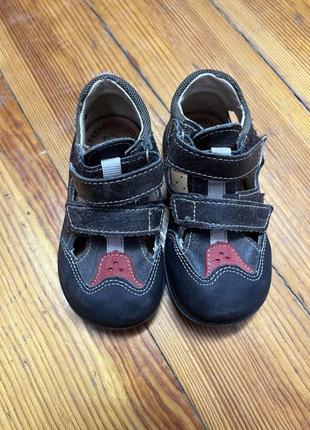 Туфлі, босоніжки