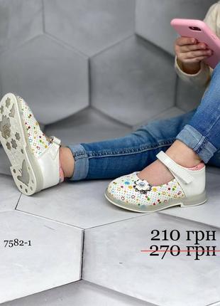 Дитячі білі туфельки для дівчаток 21