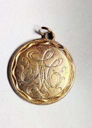 Вінтажний кулон-медальйон з вензелями1 фото