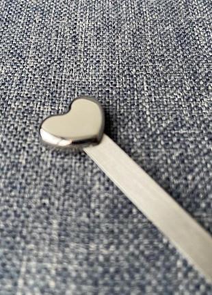 Металлическая закладка для книги grey heart bookmark4 фото