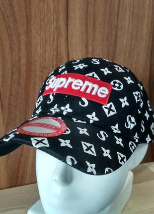 Бейсболка supreme