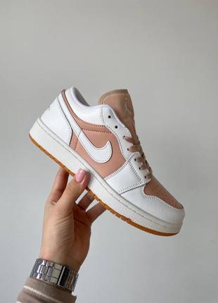 Nike jordan low brown white новинка жіночі кросівки найк джордан білі персикові весна літо осінь тренд женские персиковые кроссовки демисезон