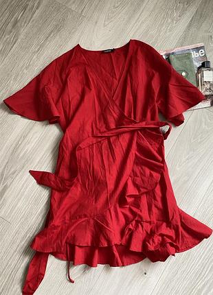 Красное платье boohoo