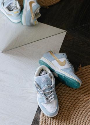 Nike sb dunk low трендові блакитні золоті замшеві кросівки найк весна літо женские замшевые голубые кроссовки новинка6 фото