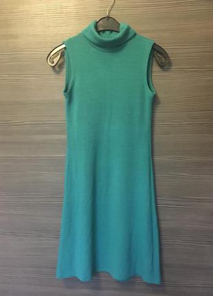 Шерстяное платье без рукавов