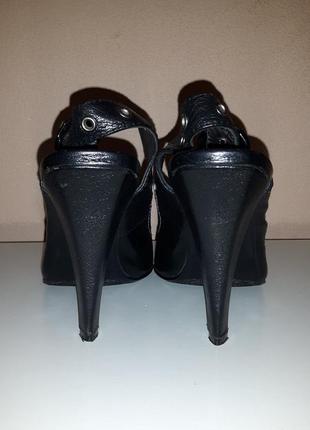 Стильні чорні туфлі, босоніжки із закритим носком3 фото