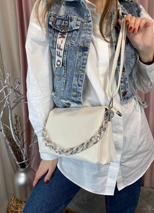 Молочна бежева кремова сумка через плече сумочка клатч кроссбоди з ланцюгом