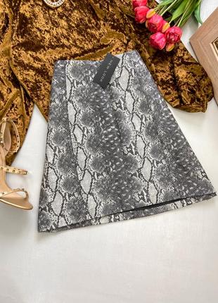 Спідниця міні із екошкіри під змію