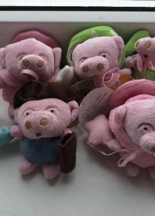 Брелок свинка на присоскк.