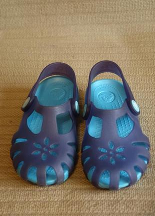 Двоколірні фірмові босоніжки - сабо crocs сша c 10 р.2 фото
