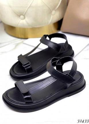 Легенькі шкіряні босоніжки на товстій підошві з липучками