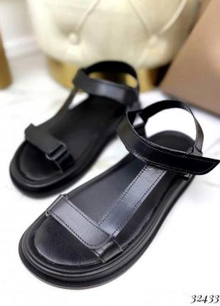 Легенькі шкіряні босоніжки на товстій підошві з липучками