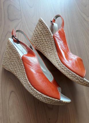 Офігенний нові яскраві літні шкіряні босоніжки