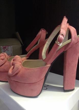 Босоніжки.босоніжки