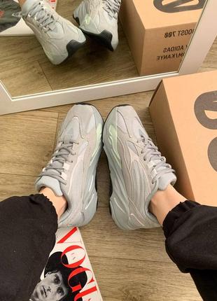 Кросівки adidas yeezy 700 hospital blue5 фото