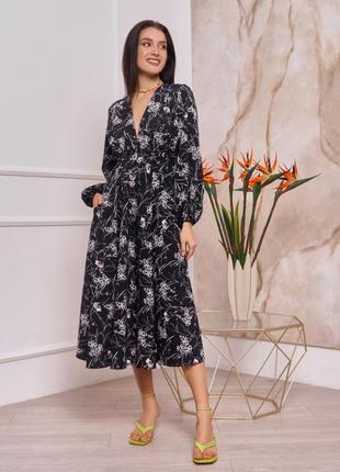 Плаття з глибоким декольте