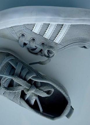 Стильні кеди adidas оригінал. устілка 13, 5 см, у відмінному стані.