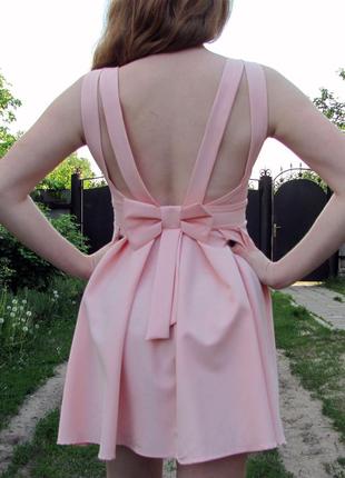 Красивое платье с открытой спиной1 фото