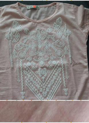 Пудровая футболка#вышивка#мережево#малинки