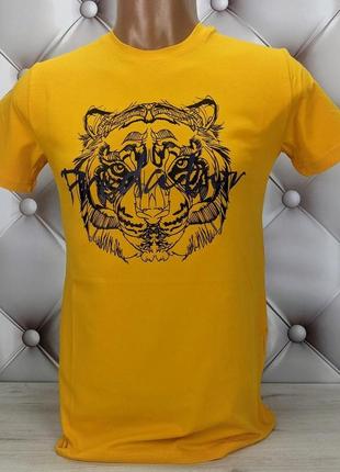 Мужская футболка стрейчевая ярко желтого цвета с принтом hector