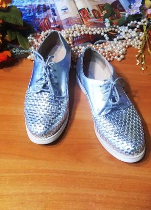 Неймовірно класні трендові туфельки черевички primadonna італія 37/38 серебристие туфлі на танкетці