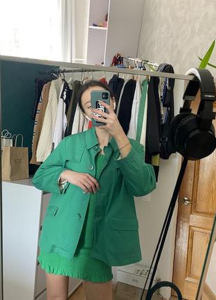 Яркий зеленый пиджак на пуговицах2 фото